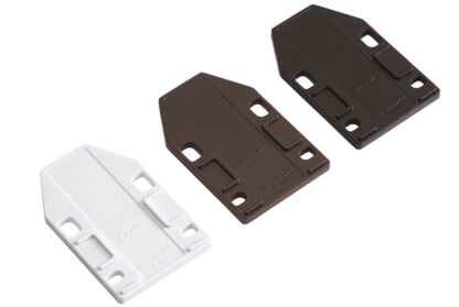 4 pezzi piastra distanziatrice, in poliacetale, superficie: marrone, 70 mm (2-3/4"), ML-120-DP4-BR. Piastra di compensazione per chiusure magnetiche a scatto ML-120BR, ML-120W e ML-120BL di Sugatsune, di Sugatsune / LAMP® (Giappone) - immagine 5