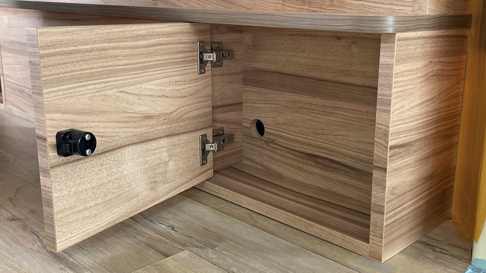 Chiusura a scatto di alta qualità con funzione di maniglia, in lega di zinco (ZDC), superficie: nichelato, satinato opaco, finitura: quadrato, DPL-SQ-SN. Chiusura a scatto solida per camper, barca e molto altro, di Sugatsune / LAMP® (Giappone) - immagine 9