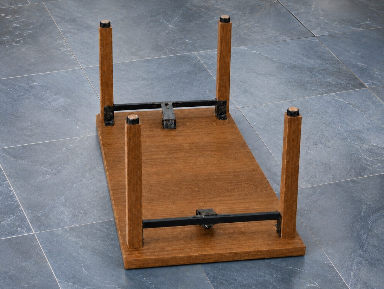 4 pezzi di robusto regolatore per mobili, capacità di carico: 600 kg (1323 lbs), superficie: nera, ⌀25 mm (63/64"), versione: con tampone in feltro, B573-25-BK. Base regolabile per mobili, tavoli, armadietti, gambe di tavolo e molto altro, di Kojima (Giappone) - immagine 5